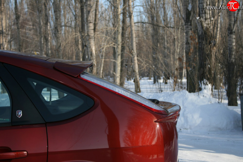 1 499 р. Спойлер AutoTC, очищающий заднее стекло Ford Focus 2 хэтчбэк 3 дв. рестайлинг (2007-2011) (Неокрашенный)  с доставкой в г. Тамбов