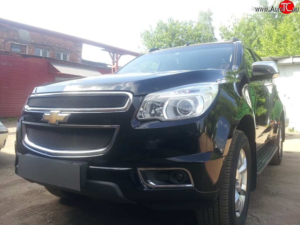 1 469 р. Сетка в решетку радиатора (верхняя) Russtal Chevrolet Trailblazer GM800 дорестайлинг (2012-2016) (черная)  с доставкой в г. Тамбов