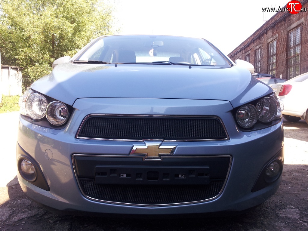 1 469 р. Нижняя сетка на бампер Russtal (черная) Chevrolet Aveo T300 седан (2011-2015)  с доставкой в г. Тамбов