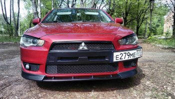 899 р. Вставка переднего бампера (зубатка) Evo  Mitsubishi Lancer  10 (2007-2017) седан дорестайлинг, хэтчбэк дорестайлинг, седан рестайлинг, хэтчбек 5 дв рестайлинг (Неокрашенная)  с доставкой в г. Тамбов. Увеличить фотографию 7