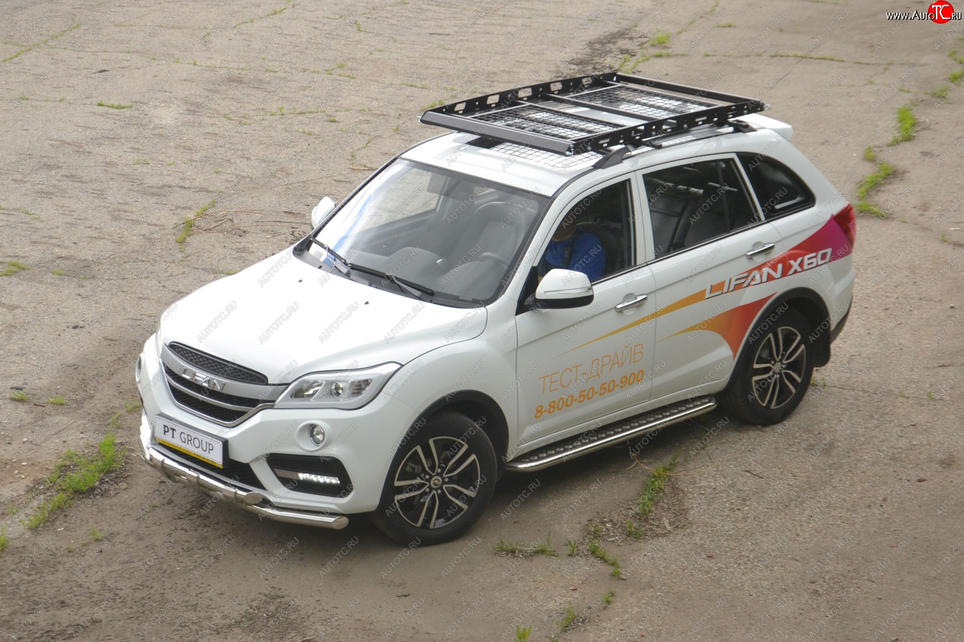 25 999 р. Порожки для ног из трубы Ø51 с алюминиевой площадкой Petroil Tuning Lifan X60 2-ой рестайлинг (2016-2024) (Нержавеющая полированная сталь)  с доставкой в г. Тамбов