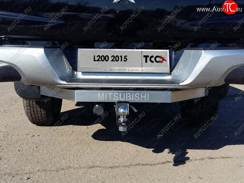 24 999 р. Фаркоп (тягово-сцепное устройство) с задним бампером TCC  Mitsubishi L200  5 KK,KL (2015-2022) дорестайлинг, рестайлинг (оцинкованный, шар Е нержавейка, усиленный, надпись Mitsubishi)  с доставкой в г. Тамбов