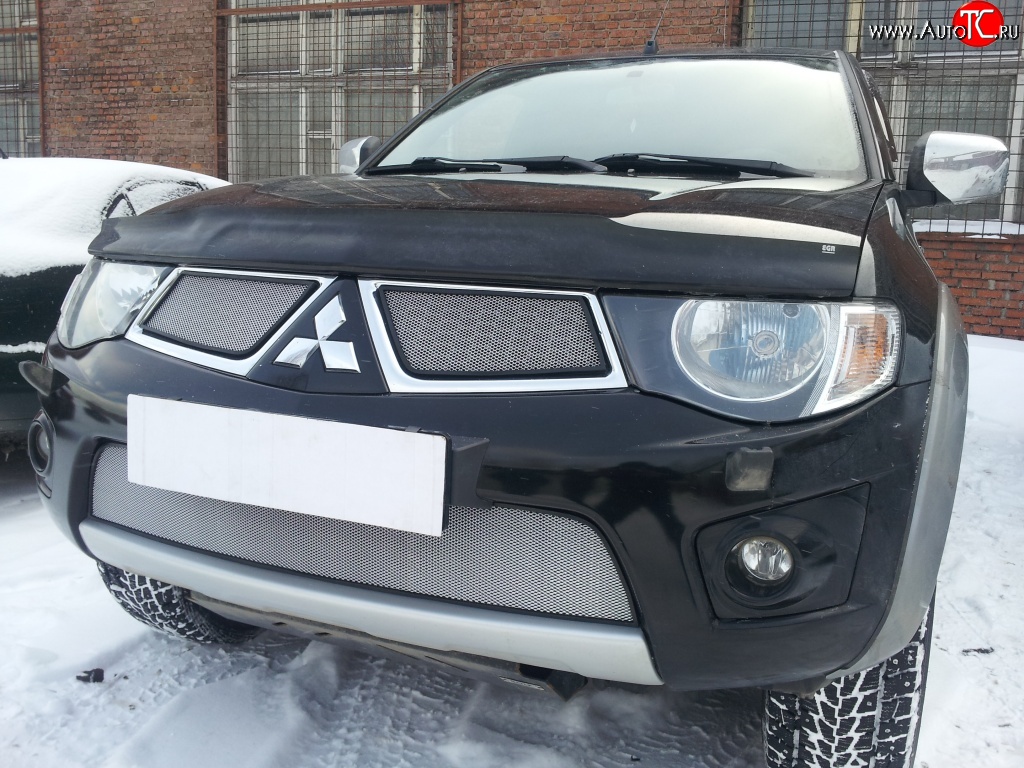 1 539 р. Нижняя сетка на бампер Russtal (хром) Mitsubishi L200 4  дорестайлинг (2006-2014)  с доставкой в г. Тамбов