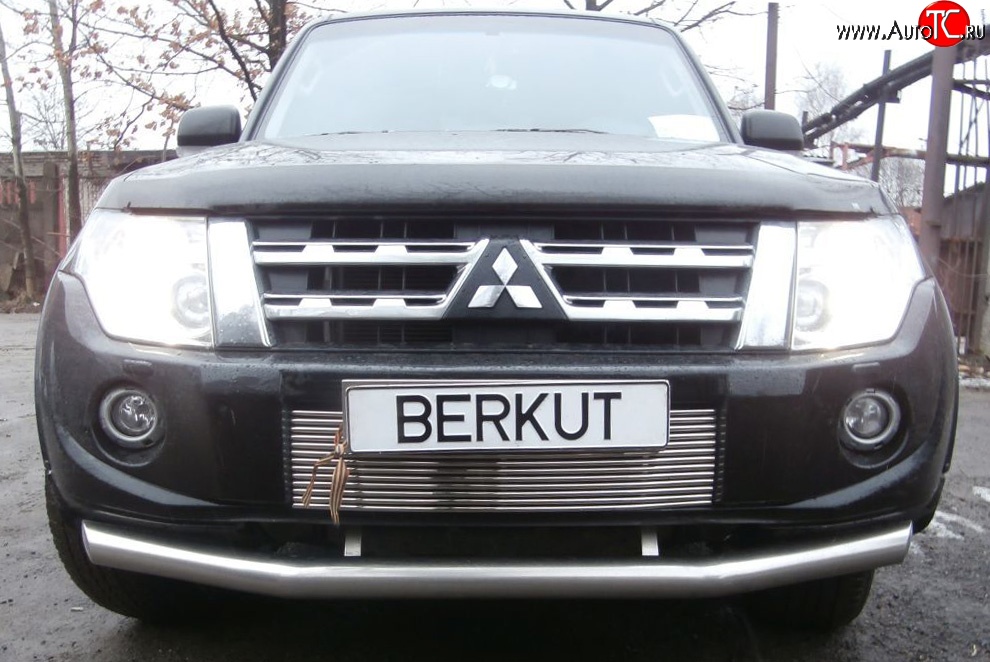 5 699 р. Декоративная вставка воздухозаборника (рестайлинг) Berkut Mitsubishi Pajero 4 V90 дорестайлинг (2006-2011)  с доставкой в г. Тамбов