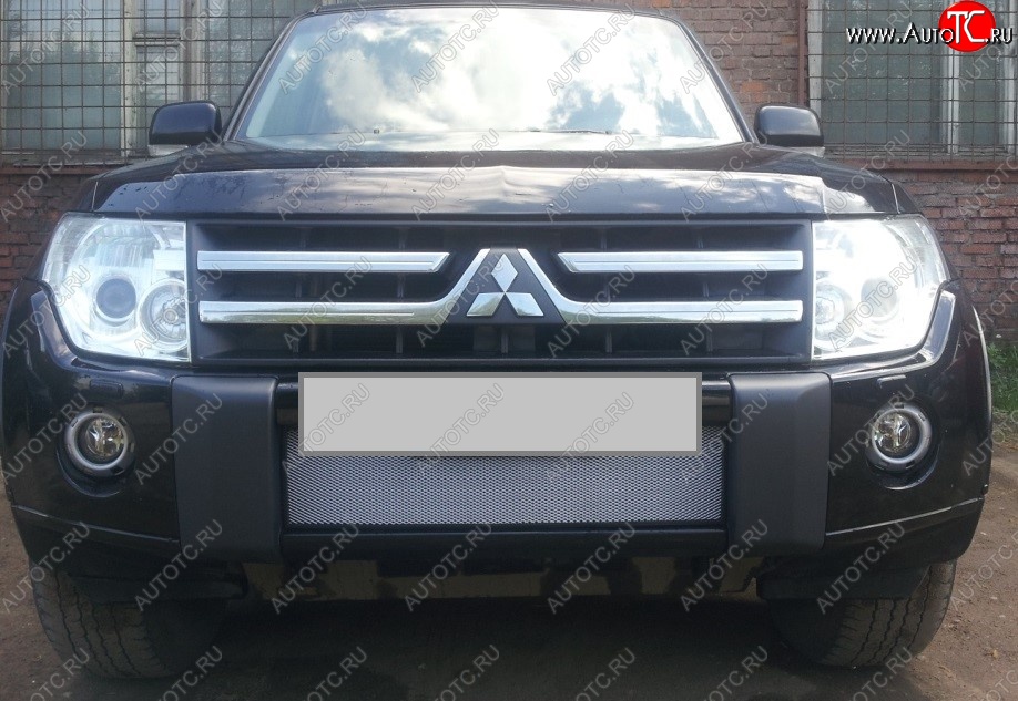 1 539 р. Защитная решётка в воздуховод автомобиля Russtal (хром) Mitsubishi Pajero 4 V90 дорестайлинг (2006-2011)  с доставкой в г. Тамбов