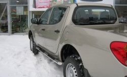 22 749 р. Защита порогов Russtal из трубы d76 мм с пластиковыми вставками для ног Mitsubishi L200 5 KK,KL рестайлинг (2018-2022) (Защита порогов с со скосами на торцах (вариант 1))  с доставкой в г. Тамбов. Увеличить фотографию 2