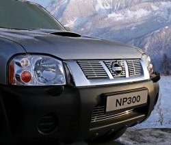 Декоративная вставка воздухозаборника Souz-96 Nissan NP300 (2008-2013)