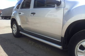 7 249 р. Защита порогов вогнутая из трубы Ø63 Petroil Tuning Renault Duster HS рестайлинг (2015-2021) (Серебристый (Искра) ППК)  с доставкой в г. Тамбов. Увеличить фотографию 2