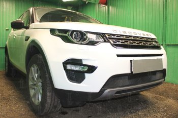 3 899 р. Защитная сетка в бампер (низ, ячейка 3х7 мм) Alfeco Стандарт Land Rover Discovery Sport L550 дорестайлинг (2014-2019) (Чёрная)  с доставкой в г. Тамбов. Увеличить фотографию 3