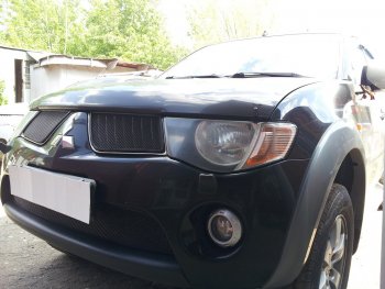 3 099 р. Защитная сетка в бампер (низ, ячейка 3х7 мм) Alfeco Стандарт Mitsubishi L200 4  дорестайлинг (2006-2014) (Чёрная)  с доставкой в г. Тамбов. Увеличить фотографию 2