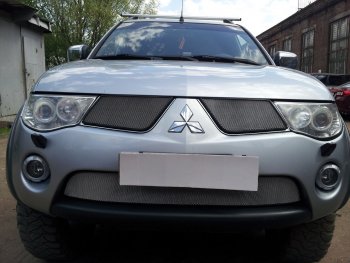 3 279 р. Защитная сетка в бампер (низ, ячейка 3х7 мм) Alfeco Стандарт Mitsubishi L200 4  дорестайлинг (2006-2014) (Хром)  с доставкой в г. Тамбов. Увеличить фотографию 1