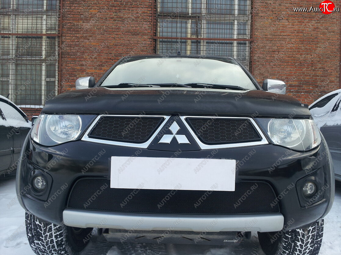 3 099 р. Защитная сетка в бампер (низ, ячейка 3х7 мм) Alfeco Стандарт Mitsubishi L200 4  дорестайлинг (2006-2014) (Чёрная)  с доставкой в г. Тамбов