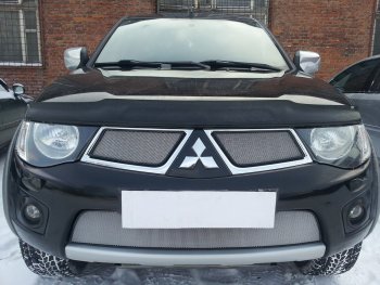 3 279 р. Защитная сетка в бампер (низ, ячейка 3х7 мм) Alfeco Стандарт Mitsubishi L200 4  дорестайлинг (2006-2014) (Хром)  с доставкой в г. Тамбов. Увеличить фотографию 1