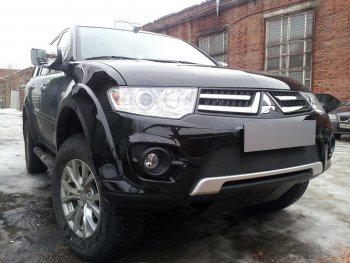 3 399 р. Защитная сетка в бампер (низ, ячейка 3х7 мм) Alfeco Стандарт Mitsubishi L200 4  рестайлинг (2013-2016) (Чёрная)  с доставкой в г. Тамбов. Увеличить фотографию 2