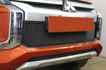 2 559 р. Защитная сетка в бампер (низ, ячейка 3х7 мм) Alfeco Стандарт Mitsubishi L200 5 KK,KL рестайлинг (2018-2022) (Чёрная)  с доставкой в г. Тамбов. Увеличить фотографию 2