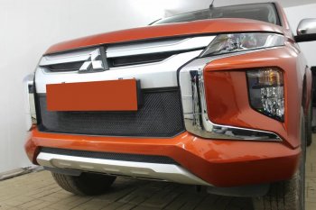 2 559 р. Защитная сетка в бампер (низ, ячейка 3х7 мм) Alfeco Стандарт Mitsubishi L200 5 KK,KL рестайлинг (2018-2022) (Чёрная)  с доставкой в г. Тамбов. Увеличить фотографию 3