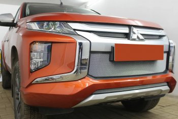 2 689 р. Защитная сетка в бампер (низ, ячейка 3х7 мм) Alfeco Стандарт Mitsubishi L200 5 KK,KL рестайлинг (2018-2022) (Хром)  с доставкой в г. Тамбов. Увеличить фотографию 3