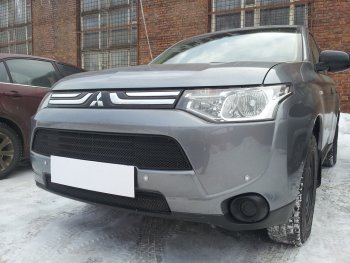 7 499 р. Защитная сетка в бампер (2 части, ячейка 3х7 мм) Alfeco Стандарт  Mitsubishi Outlander  GF (2012-2014) дорестайлинг (Чёрная)  с доставкой в г. Тамбов. Увеличить фотографию 2