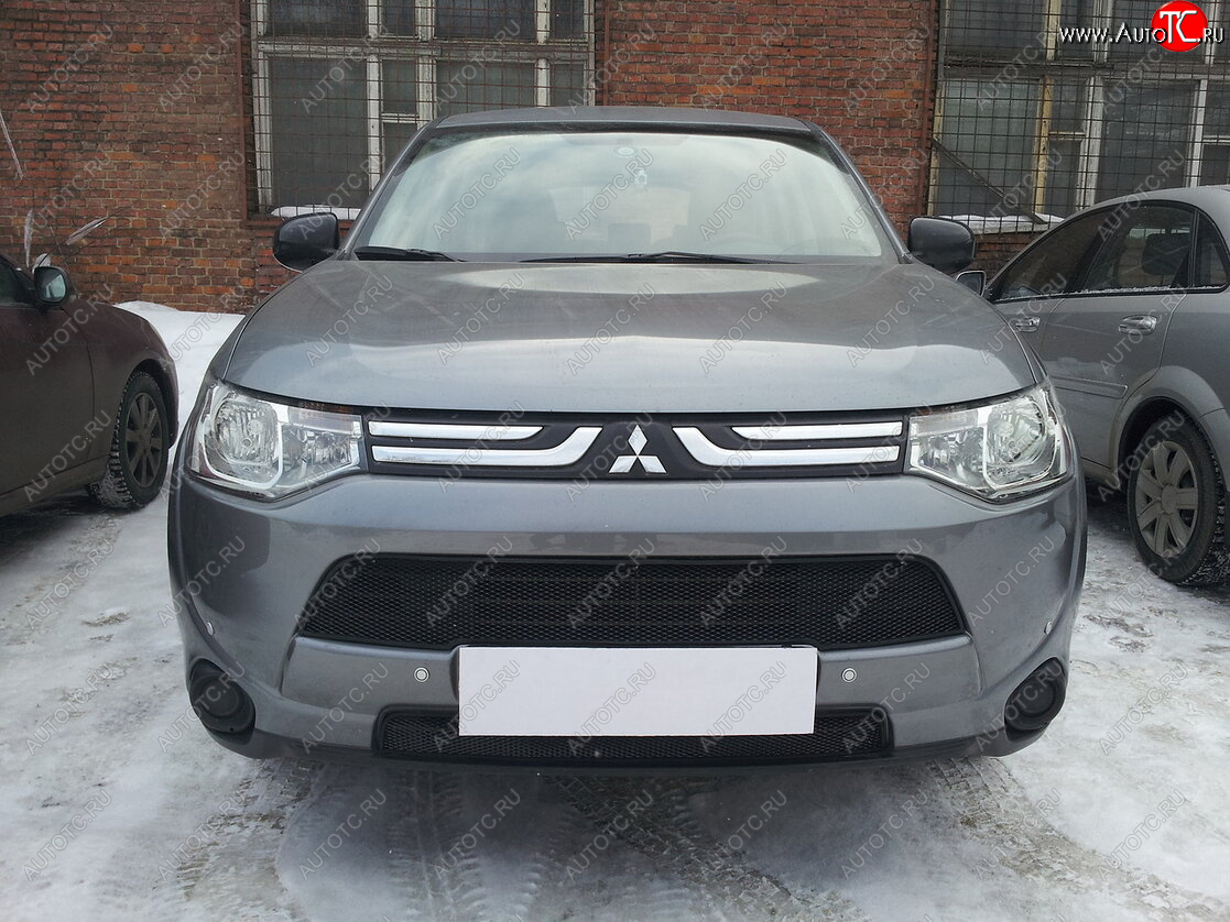 7 499 р. Защитная сетка в бампер (2 части, ячейка 3х7 мм) Alfeco Стандарт  Mitsubishi Outlander  GF (2012-2014) дорестайлинг (Чёрная)  с доставкой в г. Тамбов