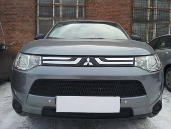 7 499 р. Защитная сетка в бампер (2 части, ячейка 3х7 мм) Alfeco Стандарт  Mitsubishi Outlander  GF (2012-2014) дорестайлинг (Чёрная)  с доставкой в г. Тамбов. Увеличить фотографию 3