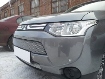 7 899 р. Защитная сетка в бампер (2 части, ячейка 3х7 мм) Alfeco Стандарт  Mitsubishi Outlander  GF (2012-2014) дорестайлинг (Хром)  с доставкой в г. Тамбов. Увеличить фотографию 2