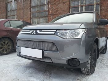 7 899 р. Защитная сетка в бампер (2 части, ячейка 3х7 мм) Alfeco Стандарт  Mitsubishi Outlander  GF (2012-2014) дорестайлинг (Хром)  с доставкой в г. Тамбов. Увеличить фотографию 3