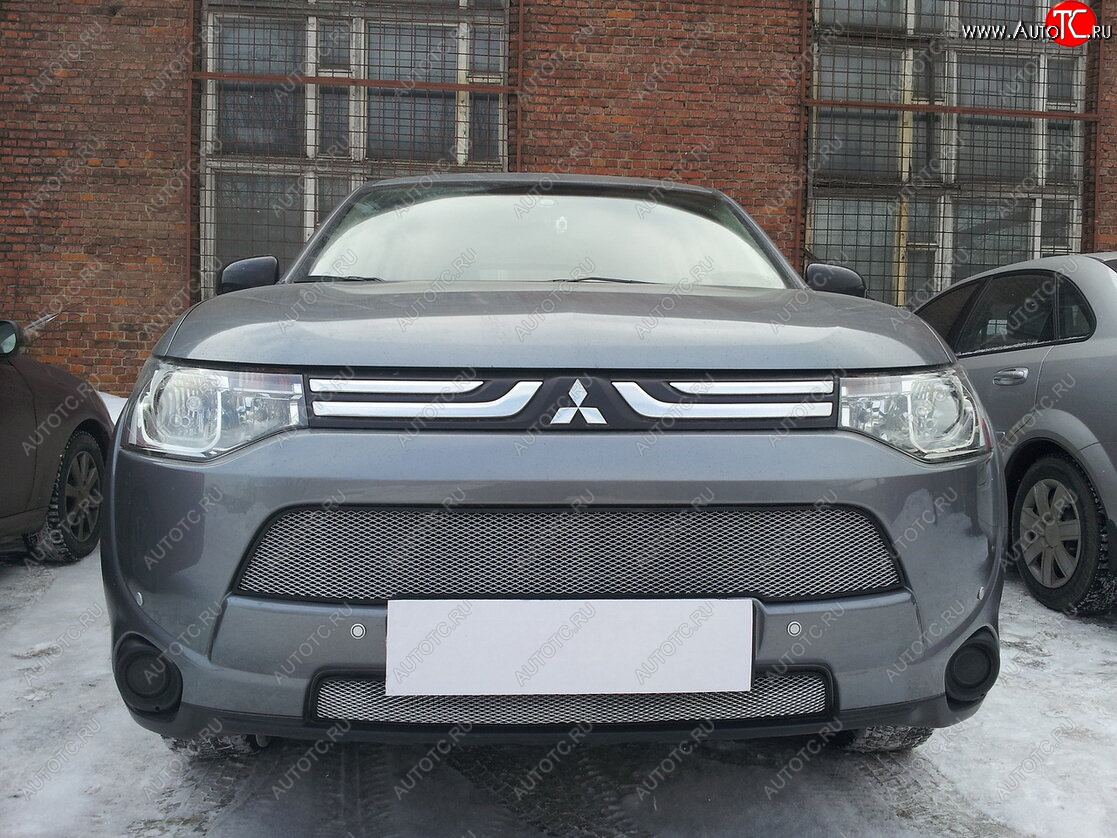 7 899 р. Защитная сетка в бампер (2 части, ячейка 3х7 мм) Alfeco Стандарт  Mitsubishi Outlander  GF (2012-2014) дорестайлинг (Хром)  с доставкой в г. Тамбов