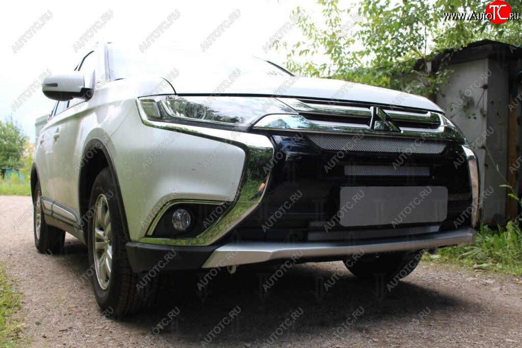 7 249 р. Защитная сетка в бампер (4 части, ячейка 3х7 мм) Alfeco Стандарт  Mitsubishi Outlander  GF (2015-2018) 2-ой рестайлинг (Хром)  с доставкой в г. Тамбов