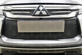 4 999 р. Защитная сетка в бампер (низ, ячейка 3х7 мм) Стрелка11 Стандарт Mitsubishi Pajero Sport QE дорестайлинг (2015-2021) (Чёрная)  с доставкой в г. Тамбов. Увеличить фотографию 3