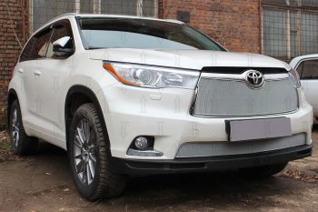 4 199 р. Защитная сетка в бампер (низ, ячейка 4х10 мм) Стрелка11 Премиум Toyota Highlander XU50 дорестайлинг (2013-2017) (Хром)  с доставкой в г. Тамбов. Увеличить фотографию 2