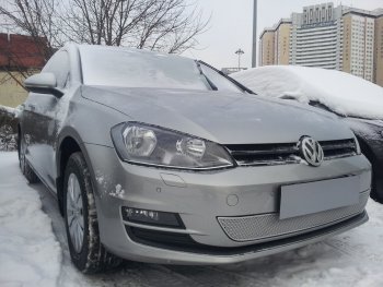 4 299 р. Защитная сетка в бампер (низ, ячейка 4х10 мм) Стрелка11 Премиум Volkswagen Golf 7 рестайлинг, хэтчбэк 5 дв. (2017-2020) (Хром)  с доставкой в г. Тамбов. Увеличить фотографию 3