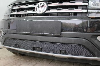 4 549 р. Защитная сетка в бампер (низ, ячейка 4х10 мм) Стрелка11 Премиум Volkswagen Teramont CA1 дорестайлинг (2016-2020) (Чёрная)  с доставкой в г. Тамбов. Увеличить фотографию 2