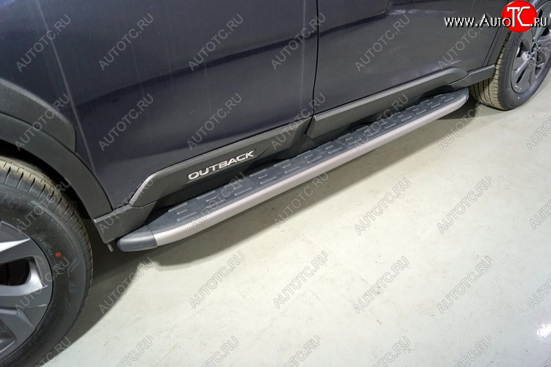 21 349 р. Пороги алюминиевые с пластиковой накладкой, ТСС Тюнинг  Subaru Outback  BT (2019-2024) универсал (карбон серые)  с доставкой в г. Тамбов