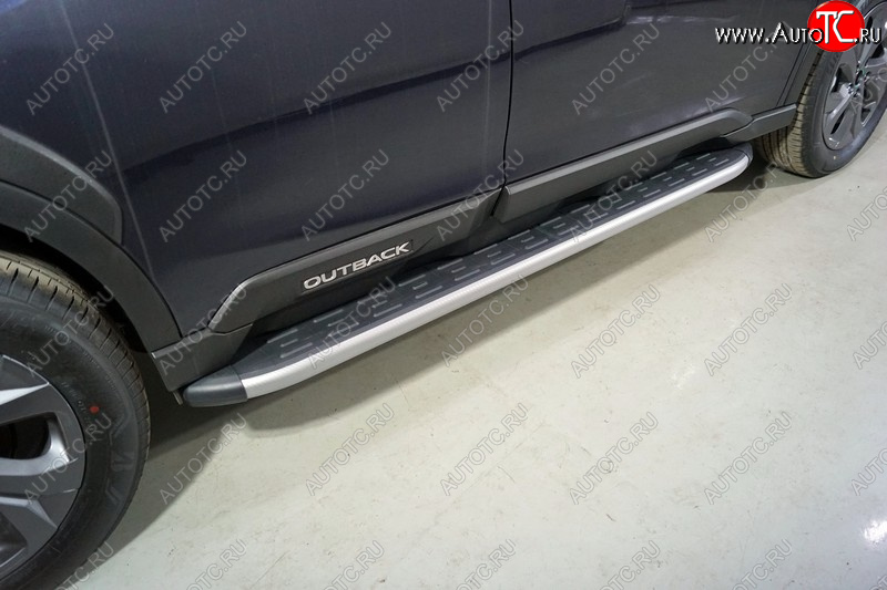 21 349 р. Пороги алюминиевые с пластиковой накладкой, ТСС Тюнинг  Subaru Outback  BT (2019-2024) универсал (карбон серебро)  с доставкой в г. Тамбов