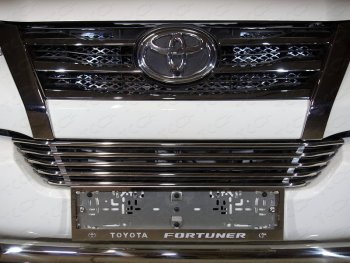 Нижняя декоративная вставка в бампер ТСС Тюнинг Toyota Fortuner  AN160 (2015-2020) дорестайлинг (d 12 мм)
