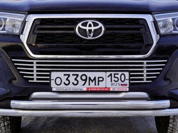 Нижняя декоративная вставка в бампер ТСС Тюнинг Toyota Hilux  AN120 (2017-2020) 1-ый рестайлинг (d 12 мм)
