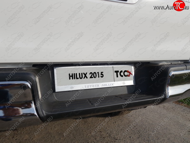 6 249 р. Рамка гос. номера ТСС Тюнинг Toyota Hilux AN120 1-ый рестайлинг (2017-2020) (нержавейка)  с доставкой в г. Тамбов