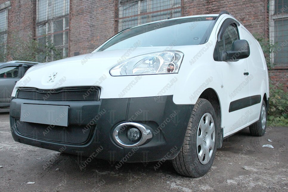 5 599 р. Защита радиатора (2 части) Стрелка11 Стандарт  Peugeot Partner  B9 (2012-2015) 1-ый рестайлинг (черная)  с доставкой в г. Тамбов