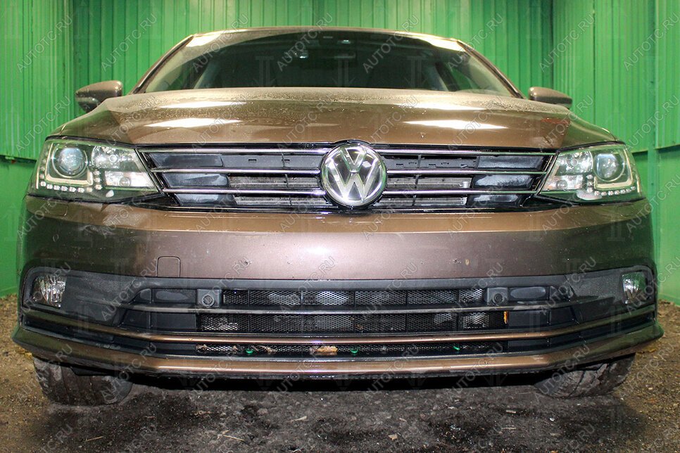 4 799 р. Защита радиатора (3 части с парктроником) Стрелка11 Стандарт  Volkswagen Jetta  A6 (2015-2018) седан рестайлинг (черная)  с доставкой в г. Тамбов