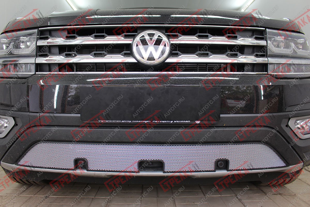 2 999 р.  Защита радиатора (низ с камерой и парктроником)  Volkswagen Teramont  CA1 (2016-2020) дорестайлинг (хром)  с доставкой в г. Тамбов