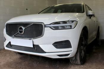 3 499 р.  Защита радиатора (Momentum) (верх 2 части) Стрелка11 Стандарт  Volvo XC60 (2017-2022) (черная)  с доставкой в г. Тамбов. Увеличить фотографию 1