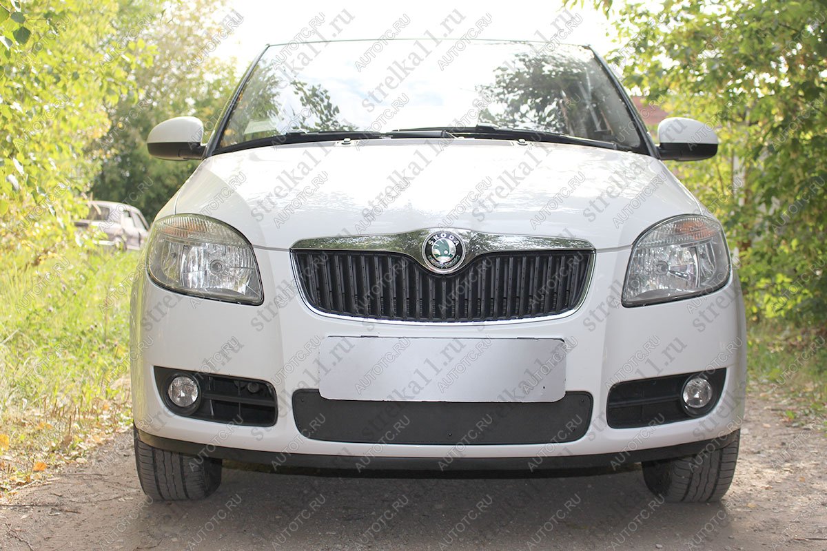 799 р. Зимняя заглушка решетки радиатора (низ) Стрелка11  Skoda Fabia  Mk2 (2007-2010) универсал дорестайлинг, хэтчбэк дорестайлинг (черная)  с доставкой в г. Тамбов