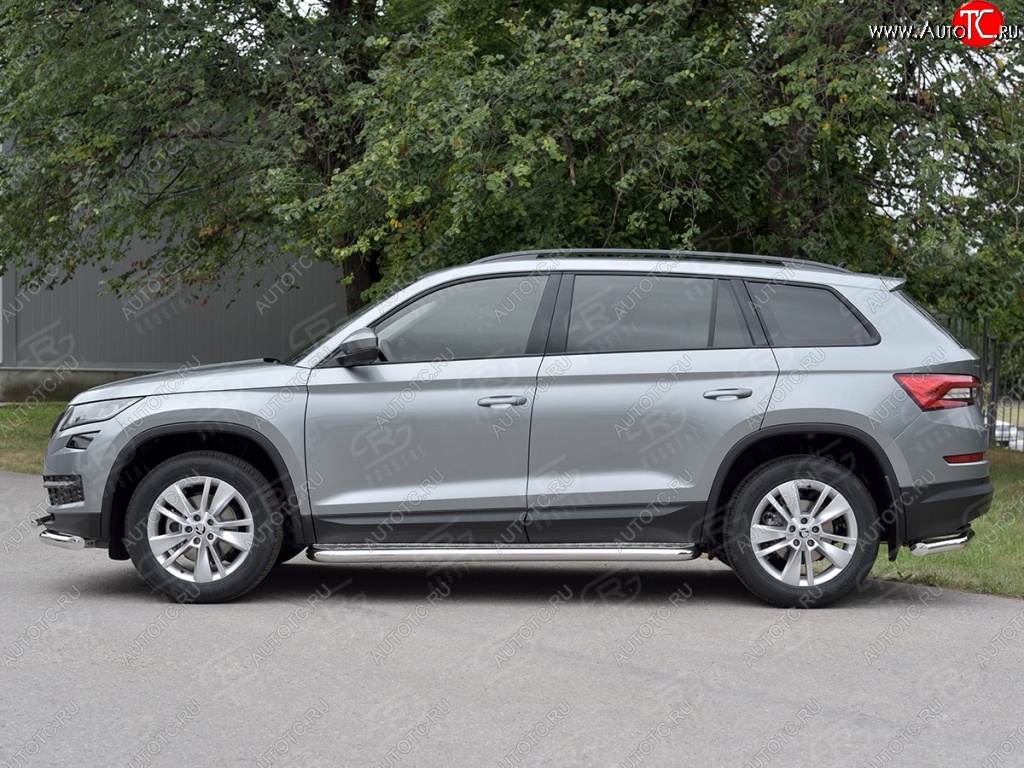 22 449 р. Порожки для ног (труба Ø63) SLITKOFF  Skoda Kodiaq  NU7 (2017-2021) дорестайлинг (Вариант 2 (лист алюм, проф.сталь))  с доставкой в г. Тамбов