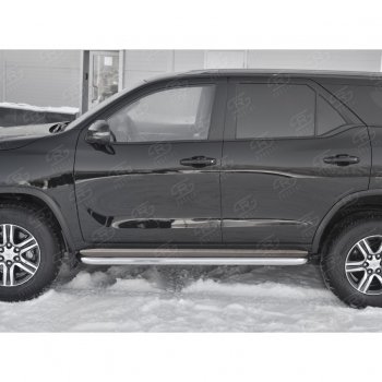 38 999 р. Порожки для ног (труба Ø63) SLITKOFF  Toyota Fortuner  AN160 (2015-2025) дорестайлинг, рестайлинг (лист - нержавейка, профиль - нержавейка)  с доставкой в г. Тамбов. Увеличить фотографию 2