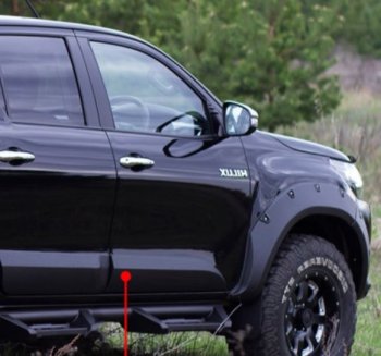 Молдинг двери RA (передний правый) Toyota Hilux AN120 дорестайлинг (2016-2020)