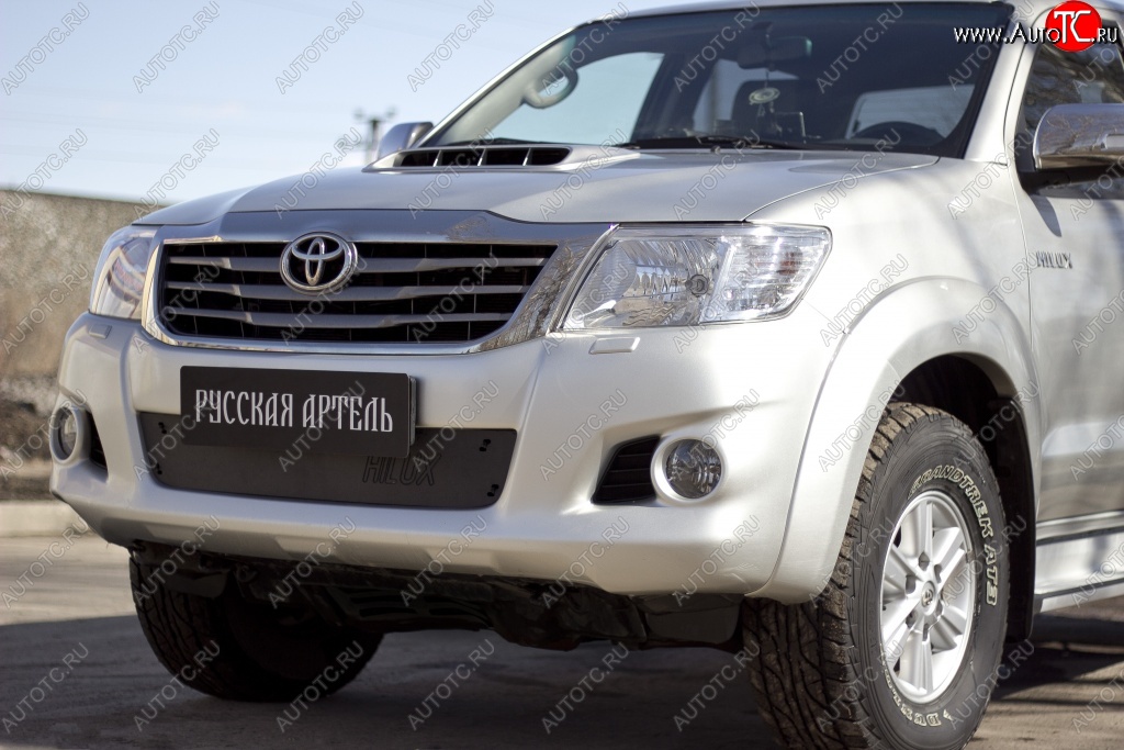 849 р. Зимняя заглушка решетки переднего бампера РА  Toyota Hilux  AN20,AN30 (2011-2016)  2-ой рестайлинг  с доставкой в г. Тамбов