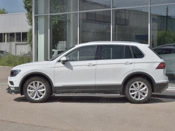 31 649 р. Защита порогов (Ø120х60 мм с проступью, NOT R-LINE) Russtal Volkswagen Tiguan Mk2 рестайлинг (2020-2022) (полированная нержавейка)  с доставкой в г. Тамбов. Увеличить фотографию 2