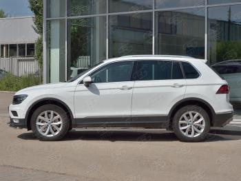 20 749 р. Защита порогов (Ø75х42 мм с проступью, NOT R-LINE) Russtal Volkswagen Tiguan Mk2 рестайлинг (2020-2022) (полированная нержавейка)  с доставкой в г. Тамбов. Увеличить фотографию 2